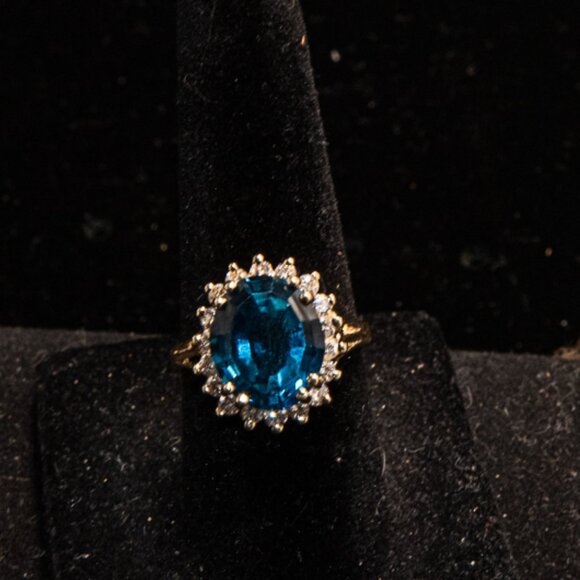 14K Solid Yellow Gold London Blue Topaz and Diamond Cocktail Ring Size 5 1/2 - Picture 2 of 2